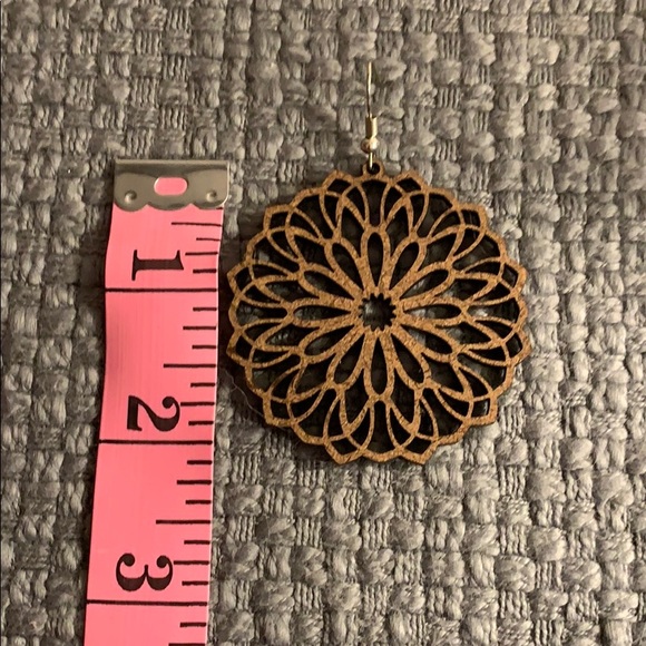 2/$20Wood Earrings Send me your bundle - Picture 3 of 4